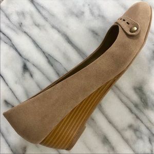 Seychelles Tan Suede Wedge Heels NWOT